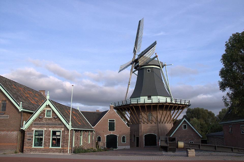 Buitenaanzicht molen de gouden engel